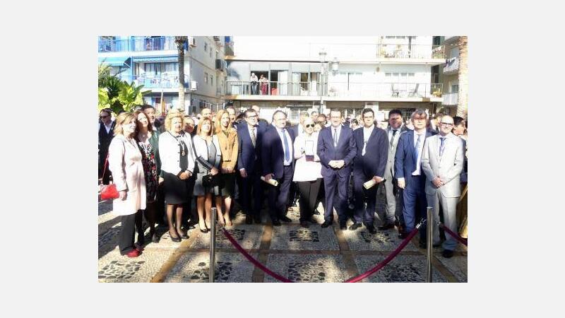 Benidorm celebra la Constitución entregando la Medalla Corporativa a las asociaciones creadas en los años de la transición