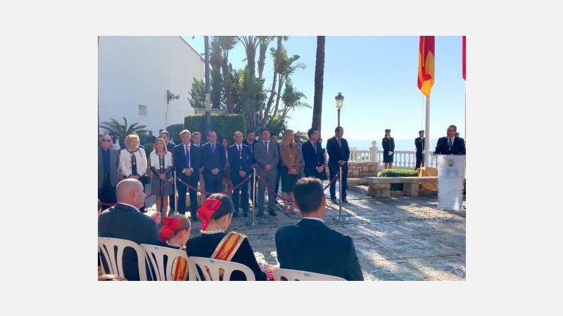 Benidorm celebra la Constitución entregando la Medalla Corporativa a las asociaciones creadas en los años de la transición