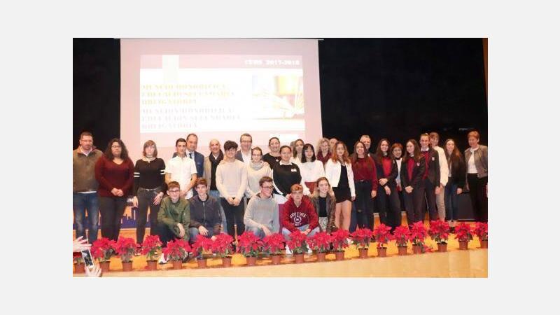 80 alumnos de Primaria y Secundaria reciben premios extraordinarios y menciones especiales por su rendimiento académico
