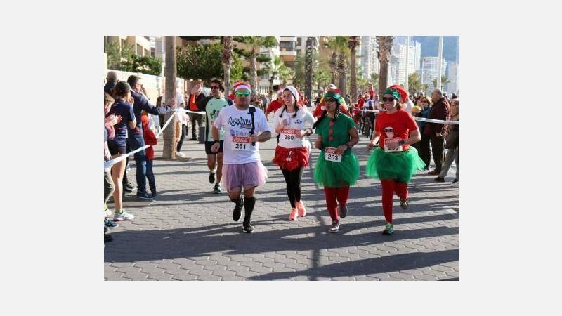 Más de 500 personas despiden el año corriendo la San Silvestre de Benidorm