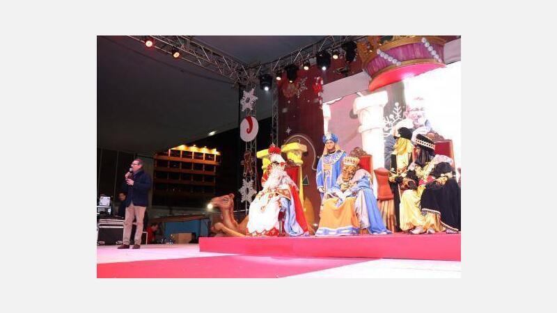La ilusión de miles de niños y niñas recibe a los Reyes Magos en la Cabalgata de Benidorm