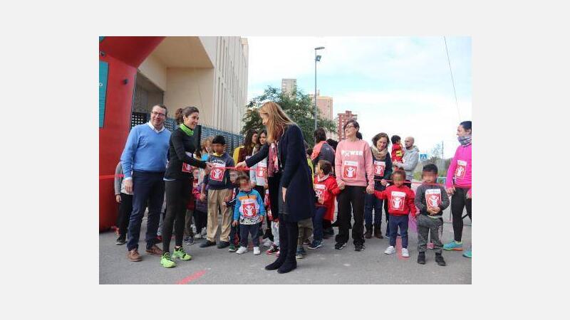 300 alumnos del Puig Campana participan en la primera Carrera Solidaria a favor de Save the Children