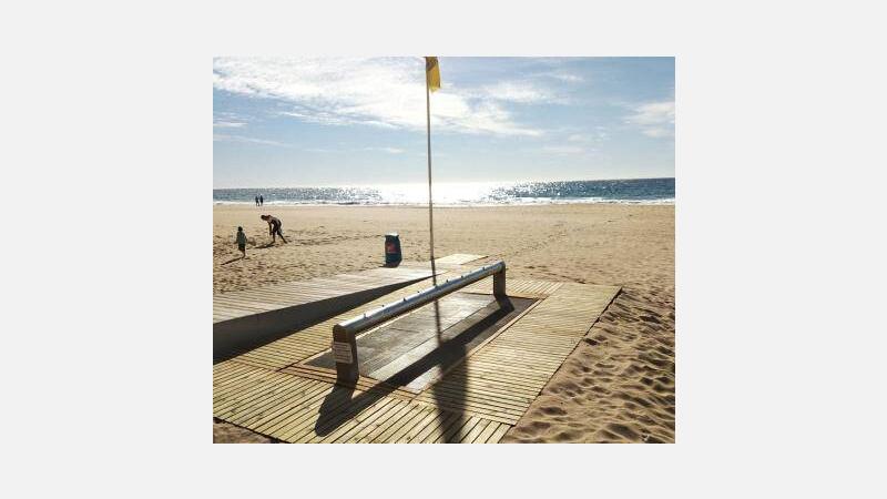 Playas adecúa las zonas de lavapiés de Levante y Poniente y sus accesos