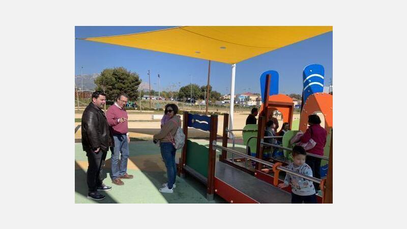 Benidorm habilita dos zonas de sombra en las áreas infantiles del Parque de Foietes