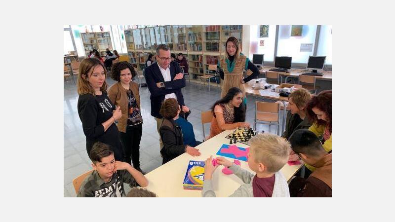 Estudiantes de 38 nacionalidades diferentes del IES l’Almadrava celebran el Día Internacional de la Lengua Materna