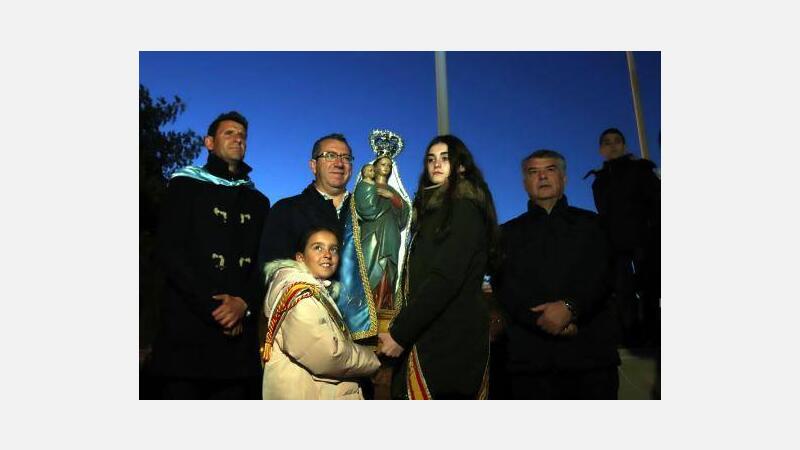 Centenares de benidormenses recuerdan al alba la llegada de la patrona