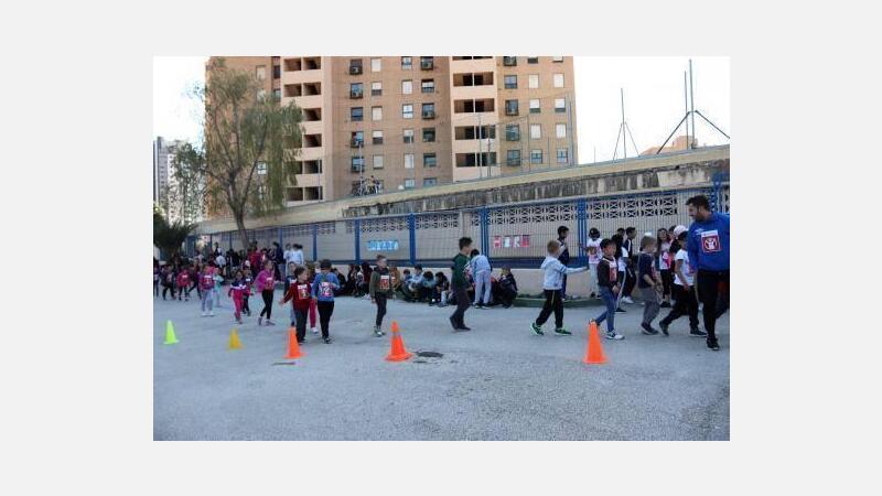 260 Alumnos de primaria del CEIP la Cala de Benidorm participan en la Carrera Solidaria a favor de Save the Children