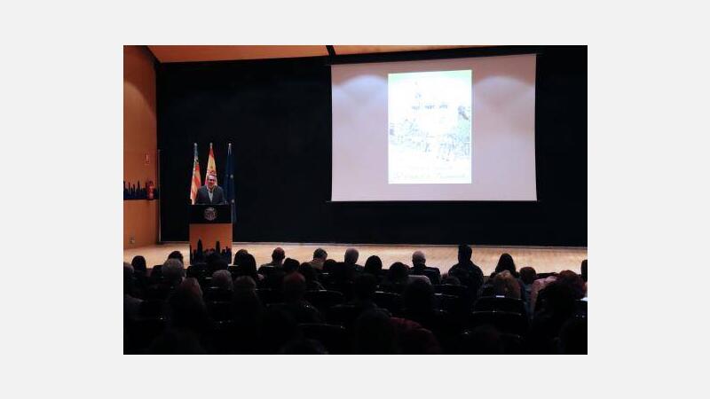 Un libro de fotografías conmemora la visita de la Virgen de los Desamparados a Benidorm en 2018