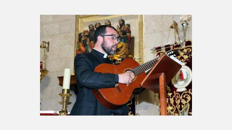 Benidorm inicia la celebración de la Semana Santa con el pregón a cargo del sacerdote Jesús Rosillo Peñalver
