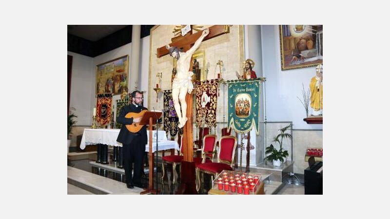Benidorm inicia la celebración de la Semana Santa con el pregón a cargo del sacerdote Jesús Rosillo Peñalver