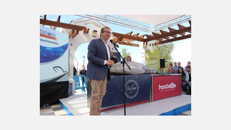 Benidorm abre boca para sus primeras ‘Jornadas del Atún’ con el ronqueo de una pieza de más de 200 kilos