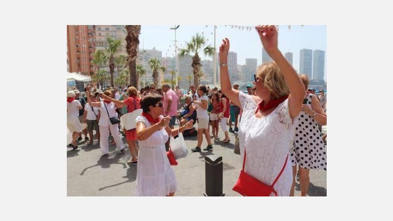 Benidorm se suma un año más a las fiestas de San Fermín con el tradicional ‘Chupinazo’