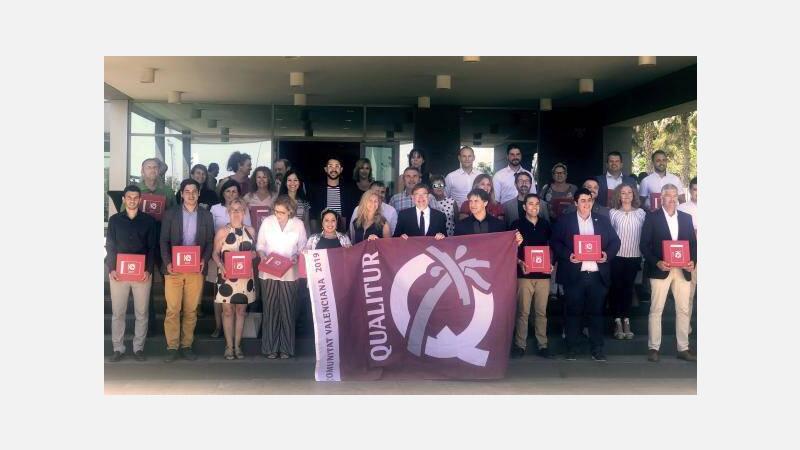 Benidorm renueva las banderas Qualitur en sus tres playas y dos calas