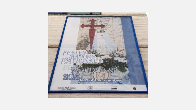 Benidorm recupera el concurso del cartel anunciador de les Festes Majors Patronals 2019 y presenta el de este año, obra de la artista local Maria Dolores Martínez Piñero