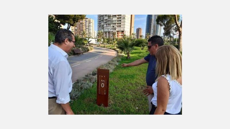 El alcalde recorre el Anillo Ciclista de Levante que cuenta con tótems con contador de tránsito de ciclistas
