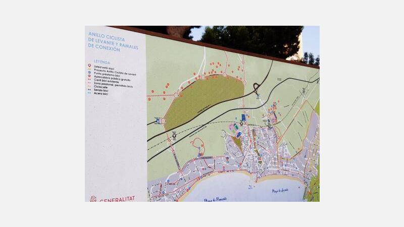 El alcalde recorre el Anillo Ciclista de Levante que cuenta con tótems con contador de tránsito de ciclistas