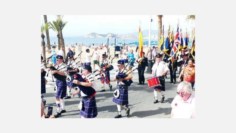Benidorm conmemora la Poppy Appeal con un desfile de la Royal British Legion 