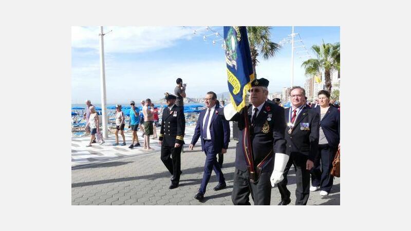 Benidorm conmemora la Poppy Appeal con un desfile de la Royal British Legion 