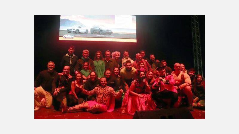 Miles de peñistas disfrutan del Concurso de Playbacks en el ‘Dia de les Penyes’