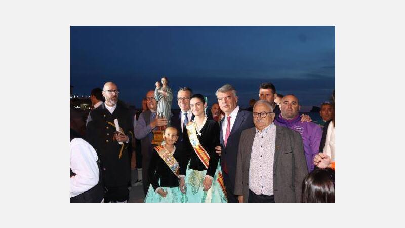 Un año más, la Mare de Déu del Sofratge es hallada entre cenizas en la playa de Benidorm