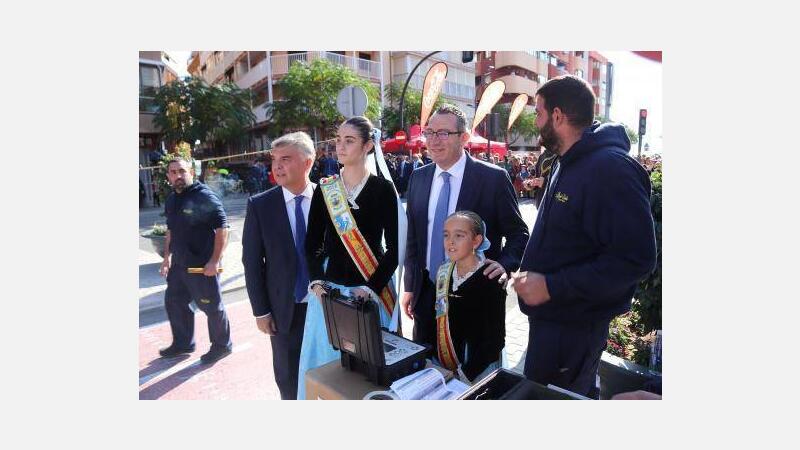 Cinco minutos intensos, azules y blancos, en la primera mascletà de las Festes Majors Patronals
