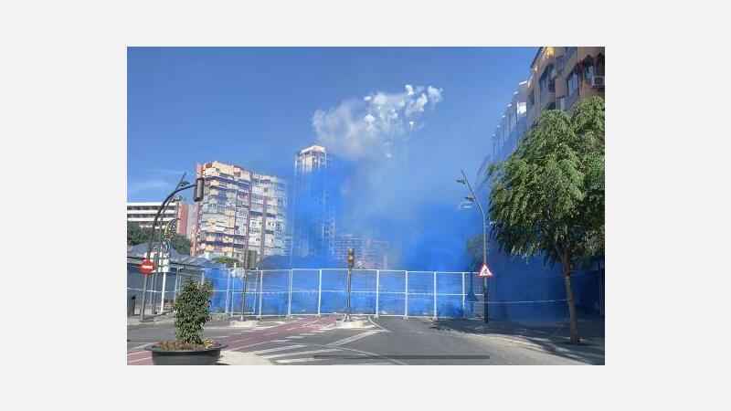 Cinco minutos intensos, azules y blancos, en la primera mascletà de las Festes Majors Patronals