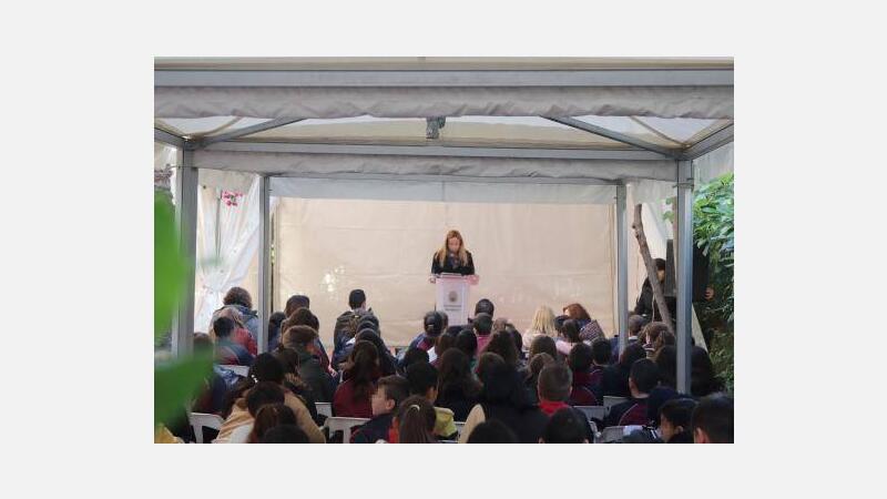 Más de 100 escolares de Benidorm celebran el Dia de les Lletres Valencianes con la lectura del Tirant