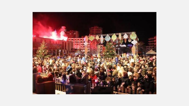 Benidorm abre el calendario navideño con la inauguración de la Plaza de la Navidad 