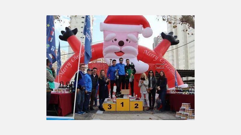 Centenares de corredores despiden el año participando en la San Silvestre