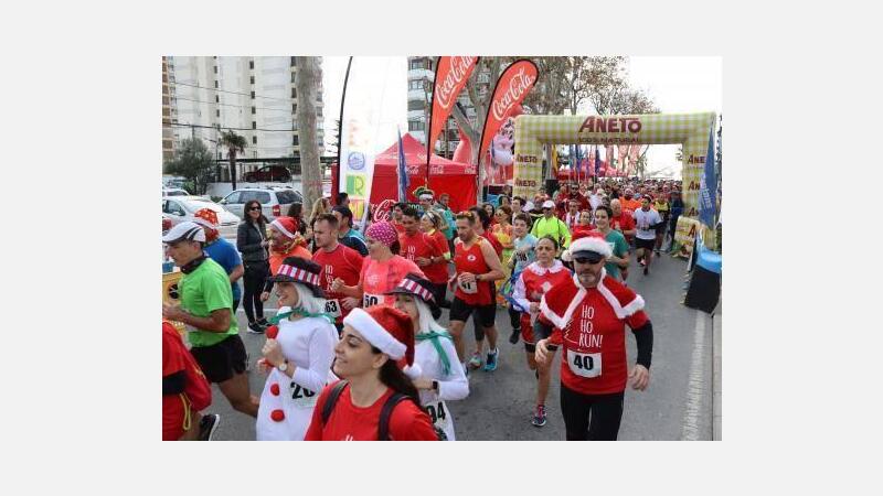 Centenares de corredores despiden el año participando en la San Silvestre