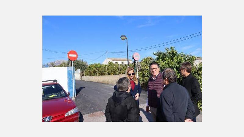 Benidorm testará en la Huerta farolas inteligentes alimentadas con placas solares y con control de movimiento