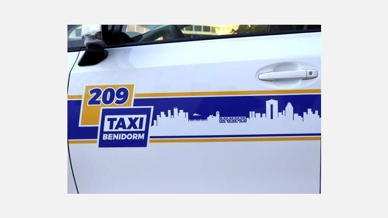 Los taxis de Benidorm estrenan la nueva imagen corporativa de servicio público