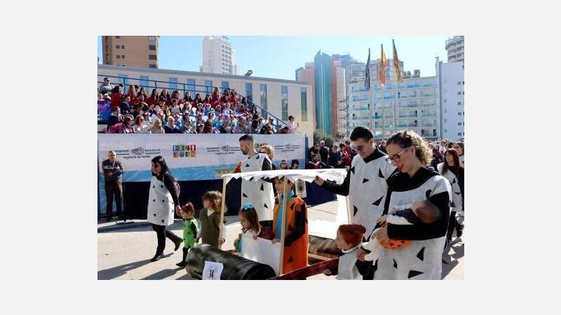 Los niños de Benidorm se divierten en el desfile de Carnaval Infantil
