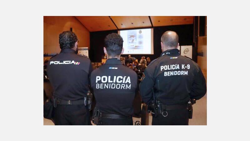 Policías de toda España y Europa participan en Benidorm en unas jornadas de unidades caninas
