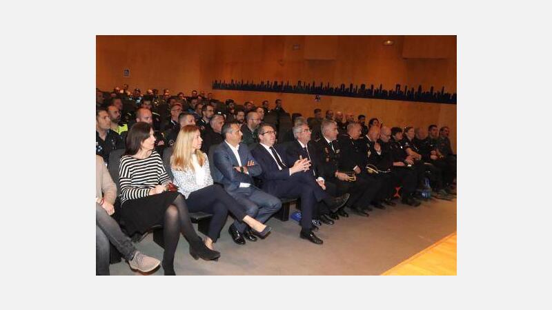 Policías de toda España y Europa participan en Benidorm en unas jornadas de unidades caninas