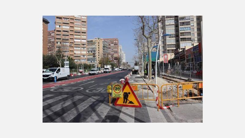 Benidorm renueva un nuevo tramo de aceras y de la red hidráulica de la avenida Europa