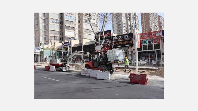 Benidorm renueva un nuevo tramo de aceras y de la red hidráulica de la avenida Europa