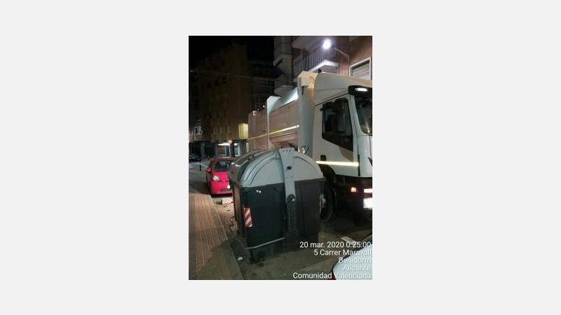 Benidorm dobla la limpieza de contenedores y varía los horarios para depositar la basura