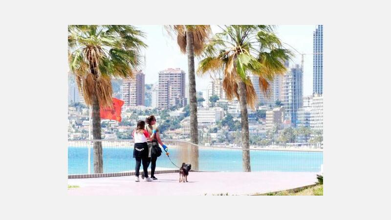 Las familias de Benidorm muestran un comportamiento ejemplar en los paseos de menores