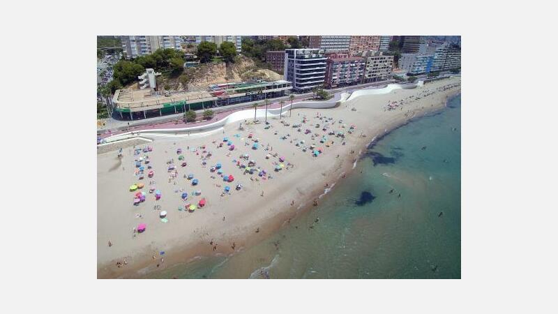 Las playas de Benidorm rozan los 110.000 usuarios en sus dos primeras semanas de actividad