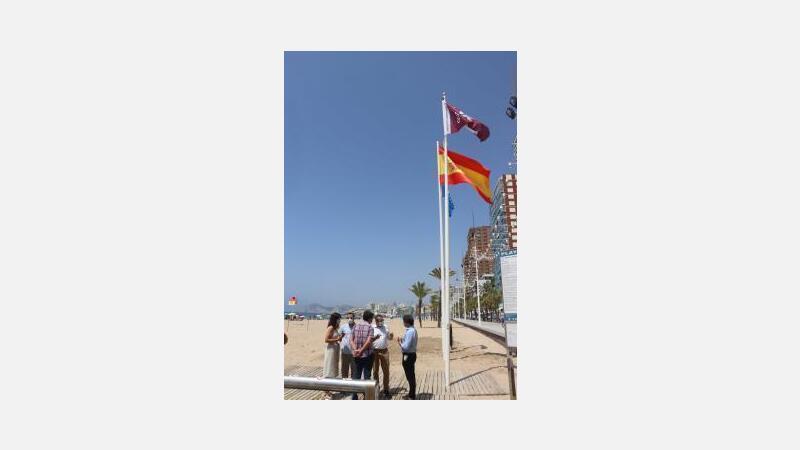 Las banderas Qualitur ondean en las playas de Benidorm