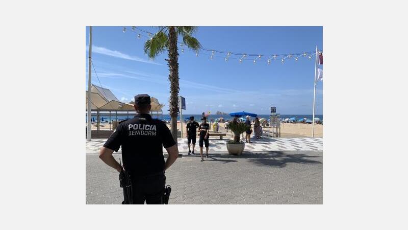 Aforo completo en la primera jornada de acceso a la playa de Levante con reserva de parcela