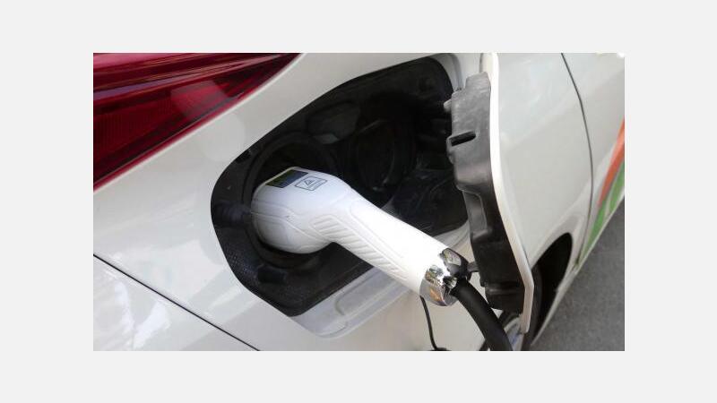 Benidorm suma un nuevo punto de recarga de vehículos eléctricos en el Rincón de Loix