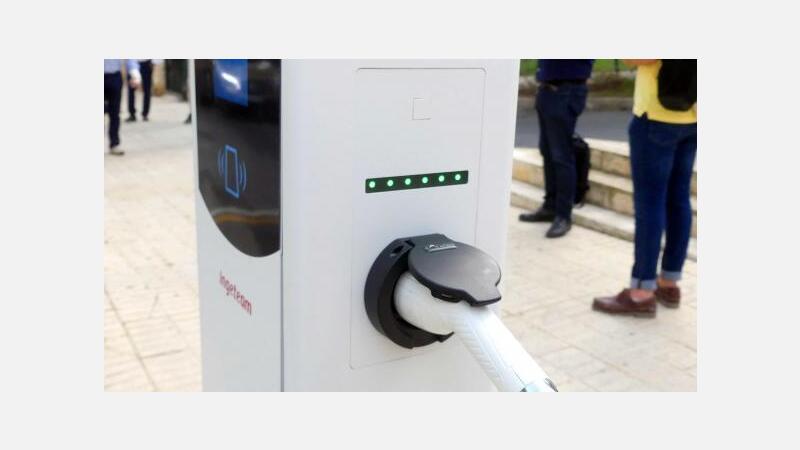 Benidorm suma un nuevo punto de recarga de vehículos eléctricos en el Rincón de Loix