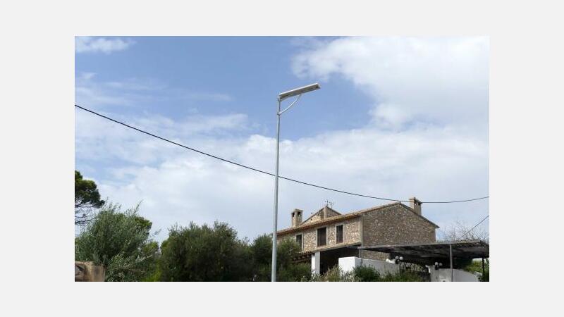 Iluminación solar y cámaras de seguridad luchan contra los vertidos ilegales de escombros en la Huerta