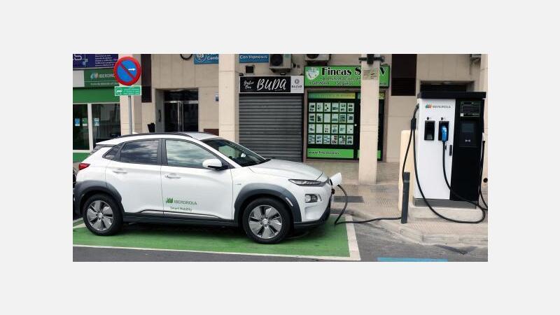 Benidorm activa dos nuevos puntos de recarga rápida para vehículos eléctricos