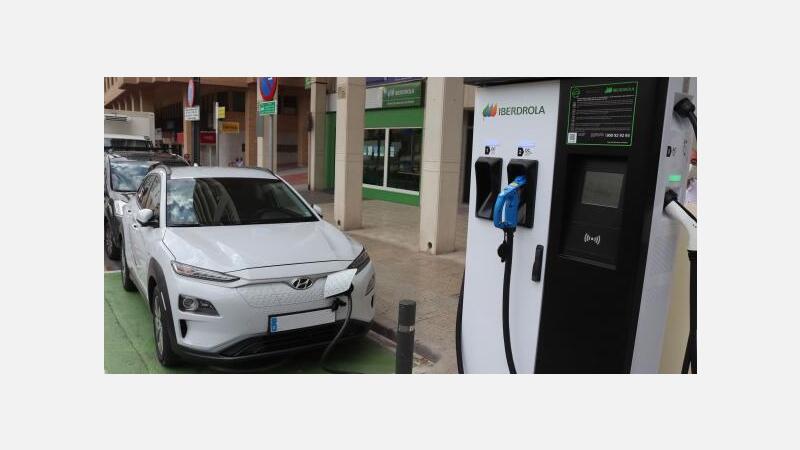 Benidorm activa dos nuevos puntos de recarga rápida para vehículos eléctricos