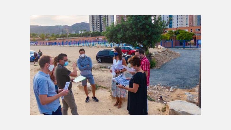 Ayuntamiento y profesorado consensúan las entradas a los centros escolares de Els Tolls