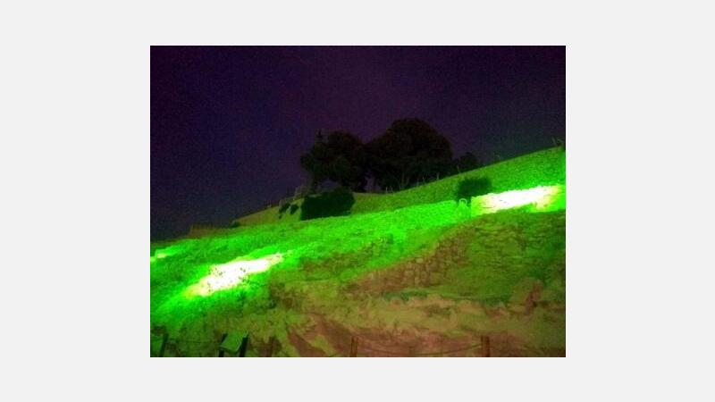 El Castell y el Tossal se iluminan de verde en el Día Mundial del Farmacéutico