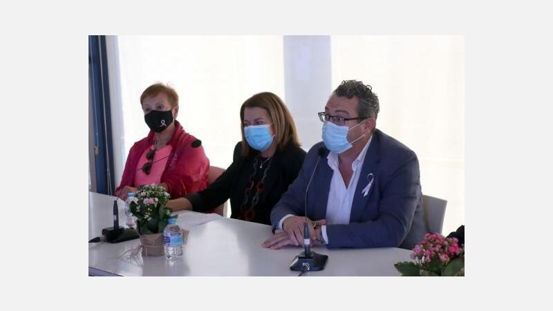 La doctora Pilar Barreto presta su voz a las afectadas por cáncer de mama en el Día Internacional de la Enfermedad